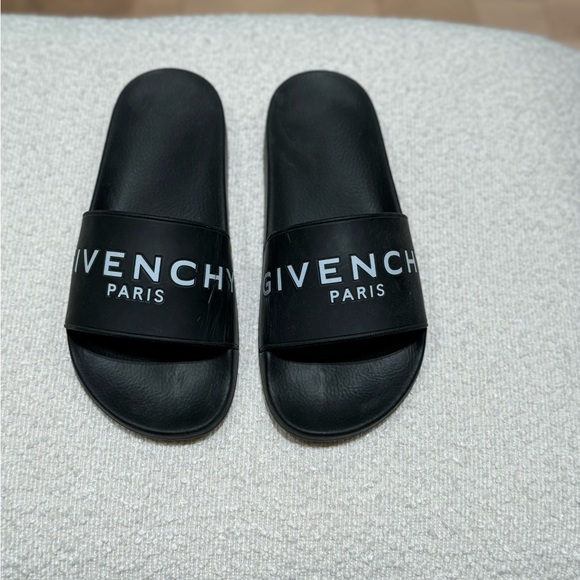 Givenchy logo slide - Picture 1 of 1